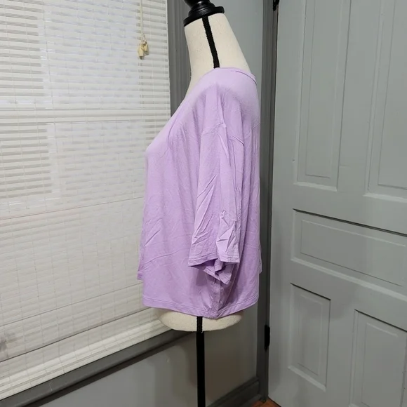 ✨ Fabletics Jade Short-Sleeve Tee Boxy Tee - lilac - Picture 4 of 6